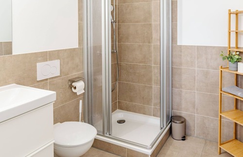 Steintor-Vorstadt Apartment | Modern furnished apartment for 4 persons directly at Rostock main station.