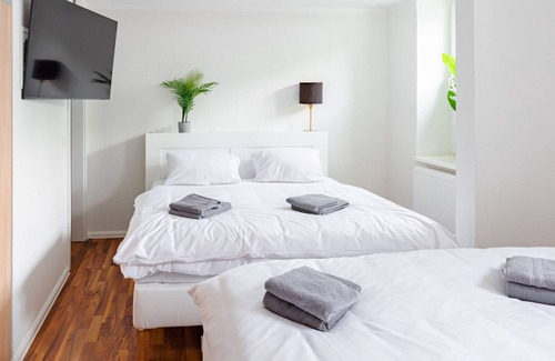 Steintor-Vorstadt Apartment | Modern furnished apartment for 4 persons directly at Rostock main station.