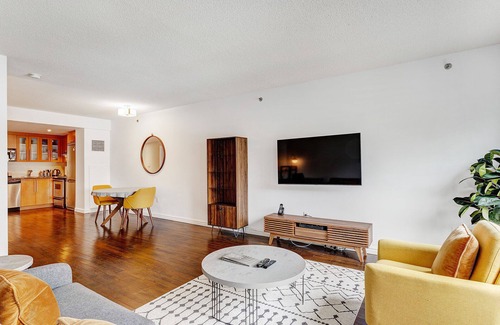 Ville-Marie Apartment | Modern Furnished Loft Apartment- Old Port Montreal