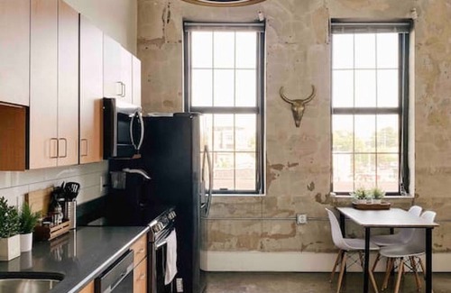 Old City Apartment | Modern Gay St Loft w/View
