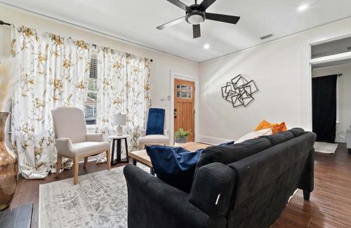 Leinkauf House | Modern Gem 2 Homes Rental Sleeps 10