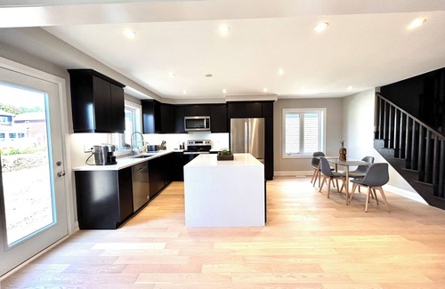 Bracebridge House | Modern getaway in the heart of Muskoka!