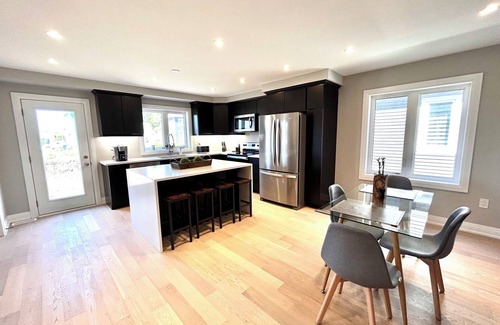 Bracebridge House | Modern getaway in the heart of Muskoka!