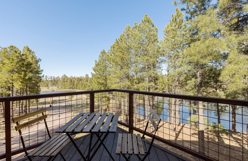 Greer House | Modern Greer Lake House with Hot Tub