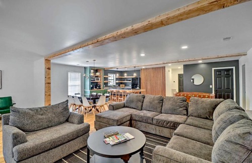 Higden House | Modern Greers Ferry Escape with Deck and Fire Pit