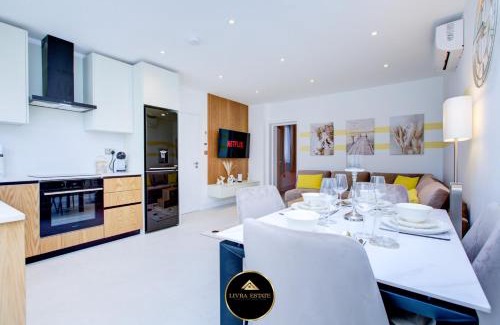 Croham Apartment | Modern Ground Floor, 2 Bed, 2 Bath Apt By Livra Estate Short Lets & Serviced Accommodation South Croydon With Garden