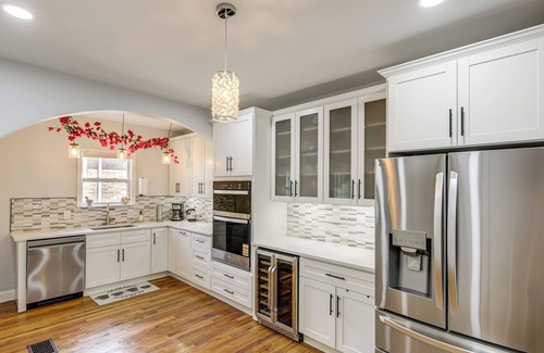 Roselawn Finance House | Modern Group Getaway w/Private Yard in Cincinnati