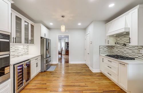 Roselawn Finance House | Modern Group Getaway w/Private Yard in Cincinnati