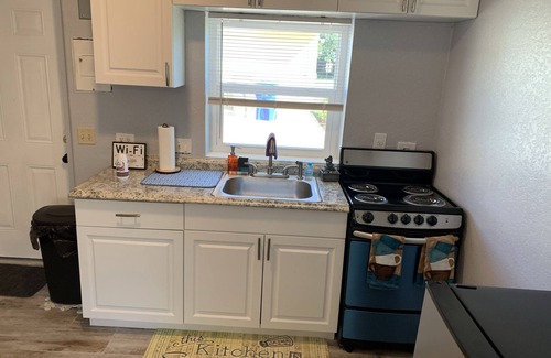 Vero Beach South House | Modern Guest House on Private Acre in the heart of the city