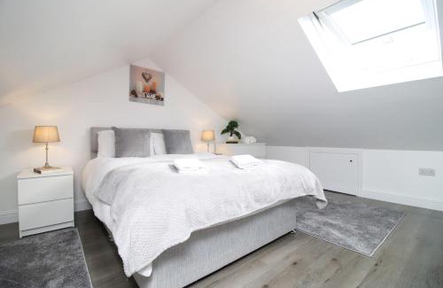 Adamsdown House | Modern Guesthouse, Fast Wi-Fi, Street Free Parking, Central, Fully Equipped