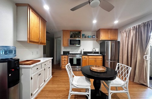 Chico House | Modern Guesthouse W/Tennis Court & Swimming Pool! Short walk to Bidwell Park!
