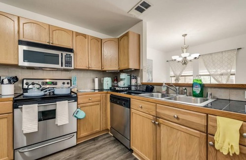 Euless House | Modern Haven Close to DFW