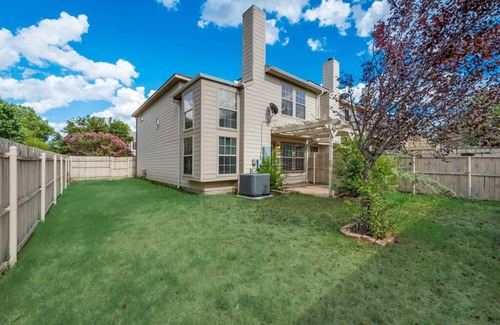 Euless House | Modern Haven Close to DFW