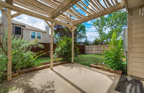 Euless House | Modern Haven Close to DFW