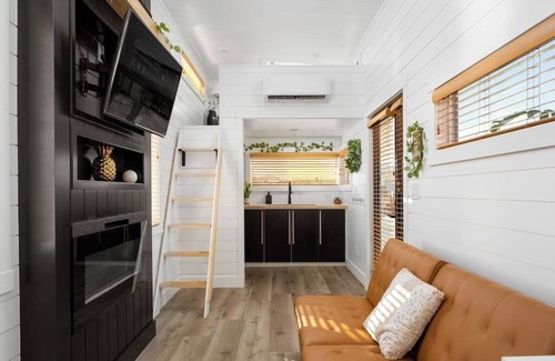 Apple Valley Apartment | Modern Haven Summary: