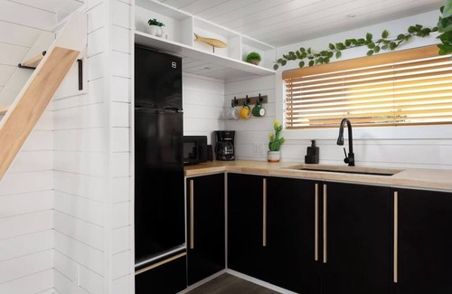 Apple Valley Apartment | Modern Haven Summary: