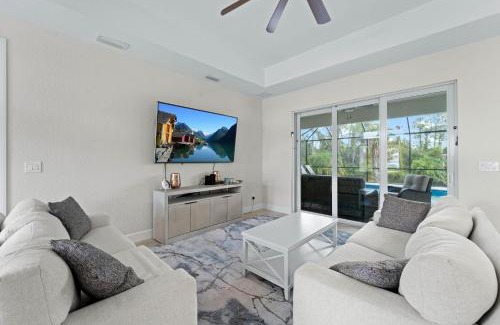 North Port House | Modern Heated Pool Home Close To Downtown Shopping