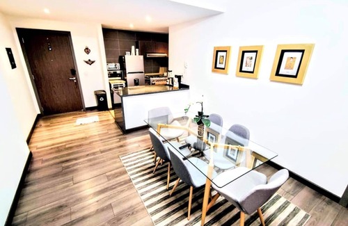 Granada Apartment | Modern Hi-Rise with Indoor Pool & Hot Tub