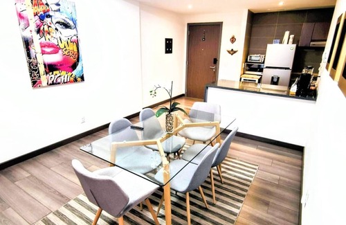 Granada Apartment | Modern Hi-Rise with Indoor Pool & Hot Tub