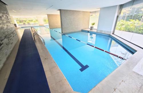 Anahuac Apartment | Modern Hi-rise With Indoor Pool & Hot Tub