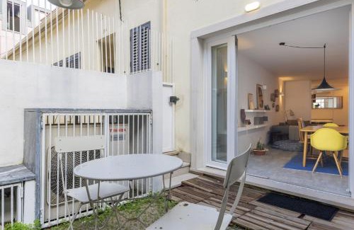 Santos House | Modern & Hidden Apartment by LovelyStay