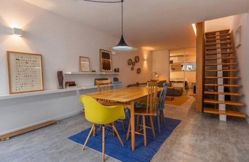 Santos House | Modern & Hidden Apartment by LovelyStay