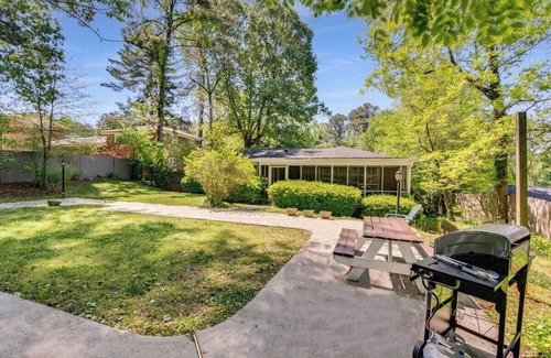 Mountain Brooke House | Modern Hideaway Sleeps 14, Backyard & WiFi