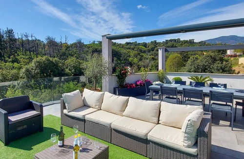 Taglio-Isolaccio House | Modern, high-quality furnished apartment for the family or a group of friends.