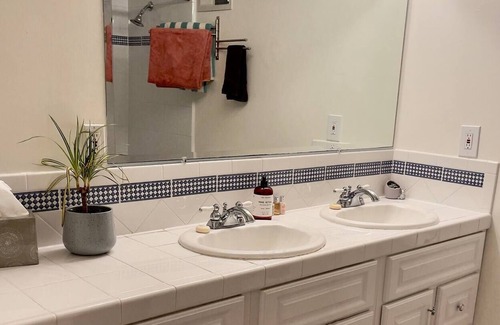 San Carlos House | Modern Hillside Suite with amazing amenities!