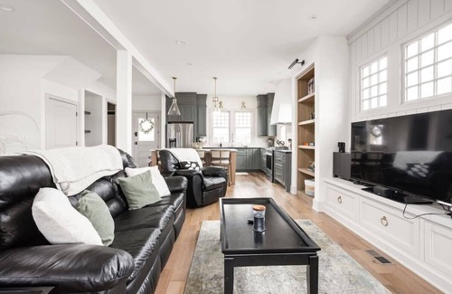 Near Northside House | Modern Historic | Pet Friendly | Regency Retreat
