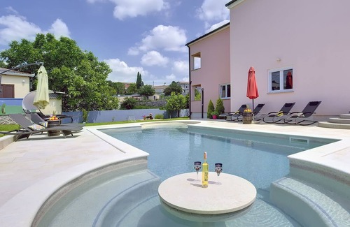Orihi House | Modern Hoilday Home with Pool in Orihi
