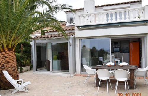Theoule-sur-Mer House | Modern Holiday Home in Th oule sur Mer With Swimming Pool