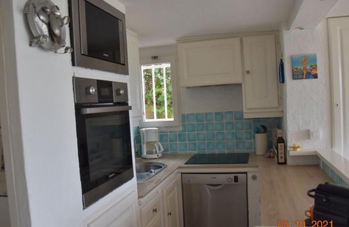 Theoule-sur-Mer House | Modern Holiday Home in Th oule sur Mer With Swimming Pool