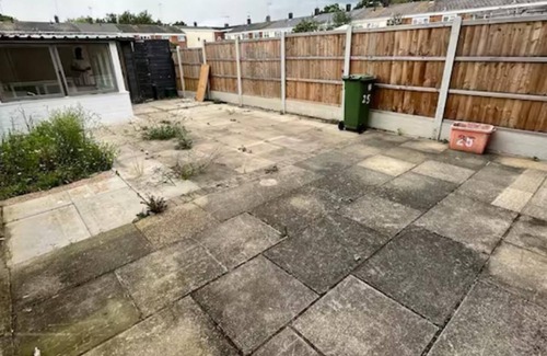 Basildon House | Modern Holiday Home 3bed