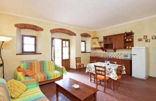 Loro Ciuffenna House | Modern Holiday Home in Loro Ciuffenna with Pool