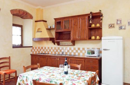 Loro Ciuffenna House | Modern Holiday Home in Loro Ciuffenna with Pool