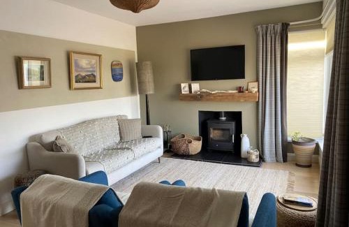 Portstewart House | Modern holiday home with sea view & BBQ hut- close to beach