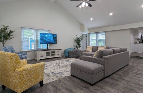 Candler-McAfee House | Modern Home 2 Firepits w/Dining