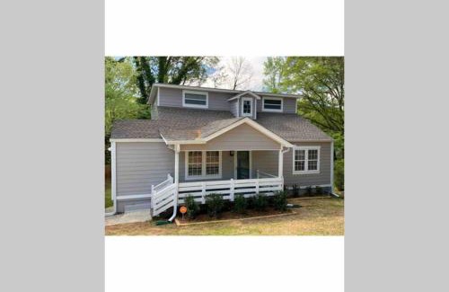 Atlanta House | Modern Home:3 Bedroom;2.5 Bath Near M-Benz Stadium