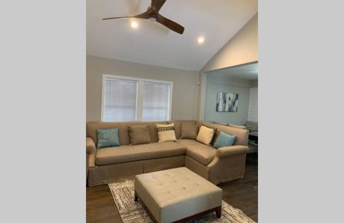 Atlanta House | Modern Home:3 Bedroom;2.5 Bath Near M-Benz Stadium