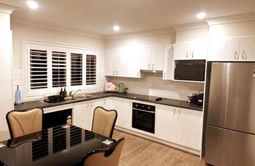 Greenwell Point House | Modern Home 4mins drive to Oyster Farm & River with Free Parking
