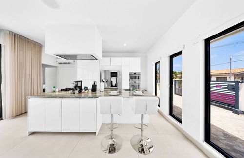 Koyari House | Modern Home *5 minutes to Eagle Beach*