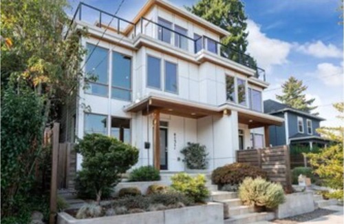 Mississippi District House | Modern home blocks from trendy Mississippi Ave