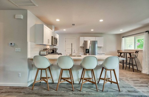 Redding House | Modern Home Bright Spacious Full Kitchen Garage