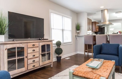 Libertyville House | Modern Home Centrally Located