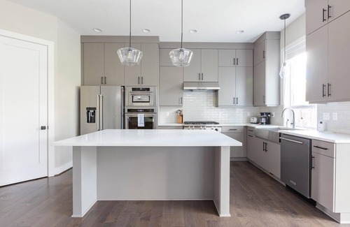 Bethany House | Modern home, centrally located in the heart of the Bethany area.