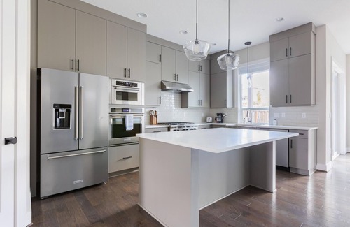 Bethany House | Modern home, centrally located in the heart of the Bethany area.