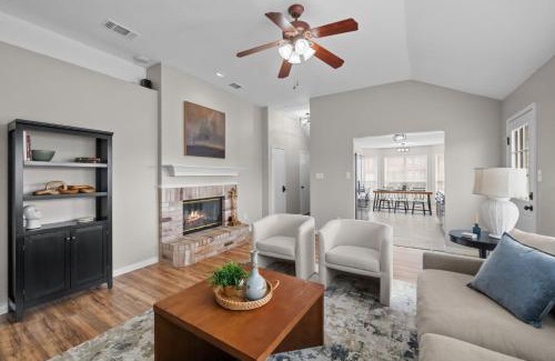 South Arlington House | Modern Home Close to It All in DFW Texas!