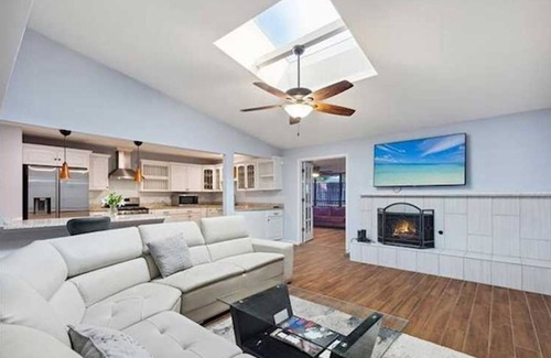 White Rock Hills House | Modern Home close to Downtown and white Rock Lake