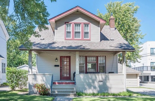 Royal Oak House | Modern Home Downtown Royal Oak/15 Min to Downtown DET